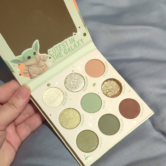 Star Wars Mandalorian Green and Tan Baby Yoda Art - Picture 2 of 2